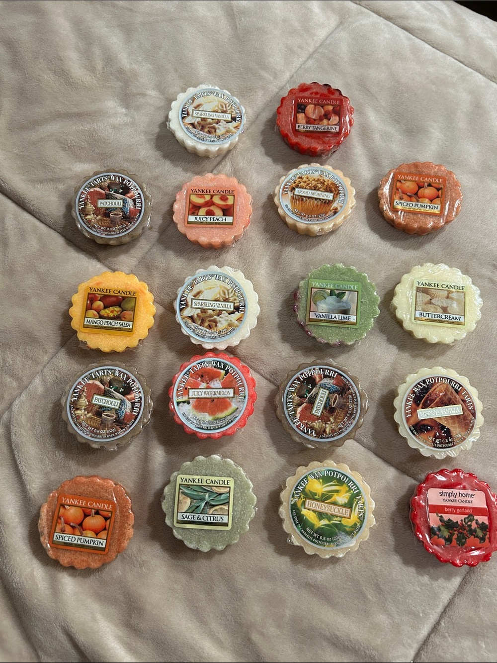 NWT Yankee Candle Wax Melt 18 Piece Sampler Pack - Assorted Scents